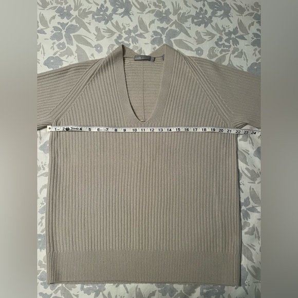 Vince Cashmere/Wool sweater - Picture 4 of 8